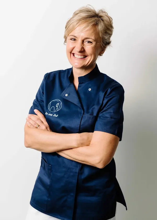 Dott.ssa Cok Ingrid, Medico Odontoiatra - Master in Posturologia - Studio Dentistico Sassi-Cok